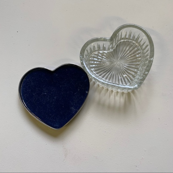 Heart shaped glass container with metal lid - Picture 5 of 8